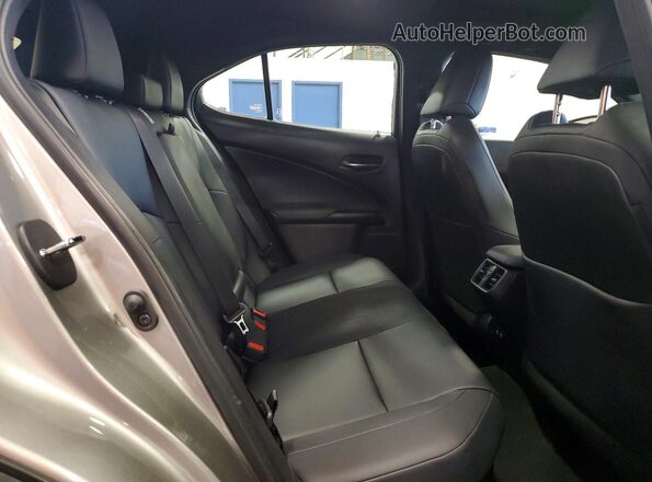 JTHU9JBH7K2019571 2019 LEXUS UX Silver Սալոնի հետևի տեսք