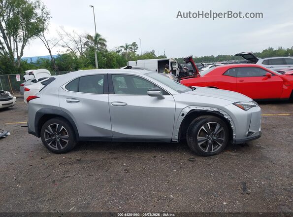 JTHX3JBH9L2029759 2020 LEXUS UX 200 Silver 360 interior view