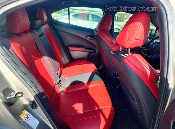 JTHY3JBH0K2014005 2019 LEXUS UX Silver Widok wnętrza z tyłu