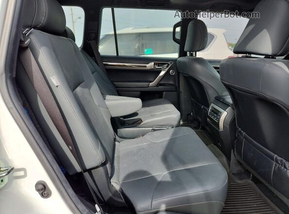 JTJAM7BX1P5348007 2023 LEXUS GX White Widok wnętrza z tyłu