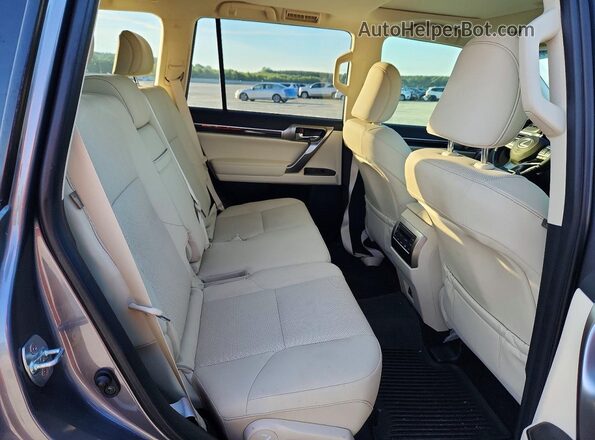 JTJAM7BX2P5382182 2023 LEXUS GX Gray Widok tylnych siedzeń