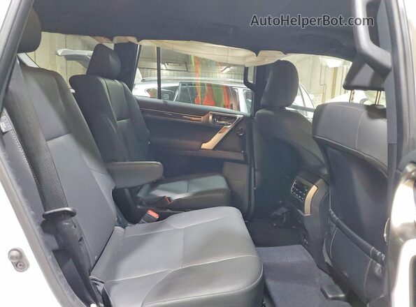 JTJAM7BX5P5353422 2023 LEXUS GX White Widok wnętrza z tyłu