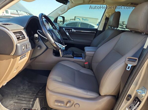 JTJAM7BX6P5372996 2023 LEXUS GX Серебряный Вид салона спереди