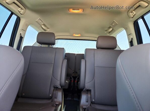 JTJAM7BX6P5372996 2023 LEXUS GX Серебряный Вид задних сидений