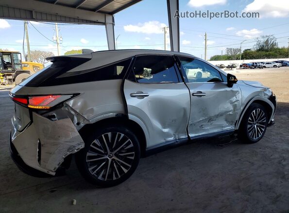 JTJCHMAA7P2006667 2023 LEXUS RX White Trasero derecho