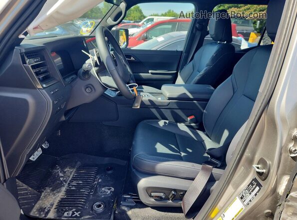 JTJTBCDX2S5067217 2025 LEXUS GX Серый Вид салона спереди