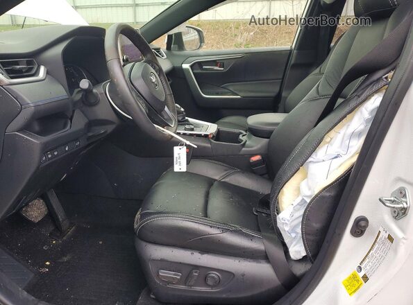 JTM16RFV1PD546657 2023 TOYOTA RAV4 White Widok wnętrza z przodu
