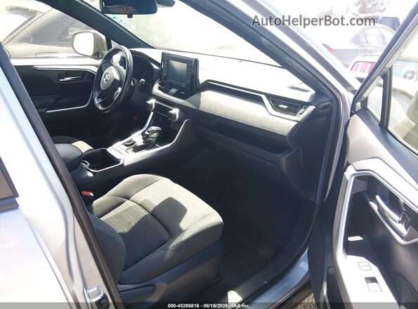 JTM16RFV3ND059585 2022 TOYOTA RAV4 HYBRID Silver Вид салону спереду