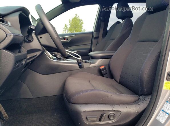 JTM16RFVXND529854 2022 TOYOTA RAV4 Серебряный Вид салона спереди