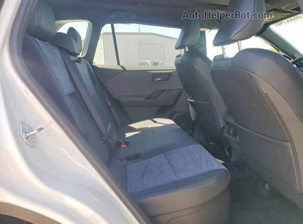 JTM6CRAVXTJ003213 2026 TOYOTA RAV4 White Вид задньої частини салону