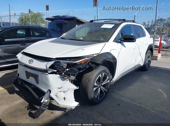 JTMAAAAA1SA073664 2025 TOYOTA BZ4X Белый Передняя левая четверть
