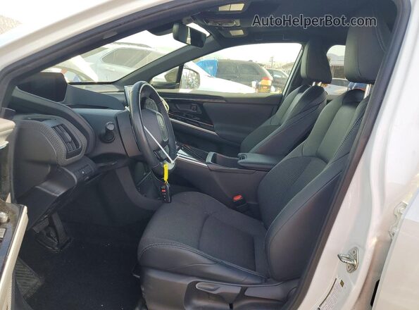 JTMAAAAA4PA000263 2023 TOYOTA BZ4X White წინა სალონის ხედი