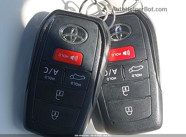 JTMAAAAA5RA052262 2024 TOYOTA BZ4X Серебряный Вид панели приборов