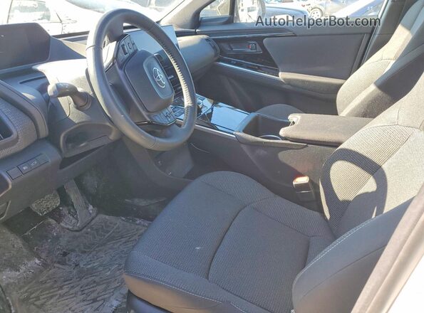 JTMAAAAA5SA072789 2025 TOYOTA BZ4X Белый Вид салона спереди