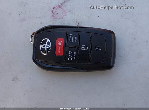 JTMAAAAA7SA057761 2025 TOYOTA BZ4X White Առջևի վահանակի տեսք