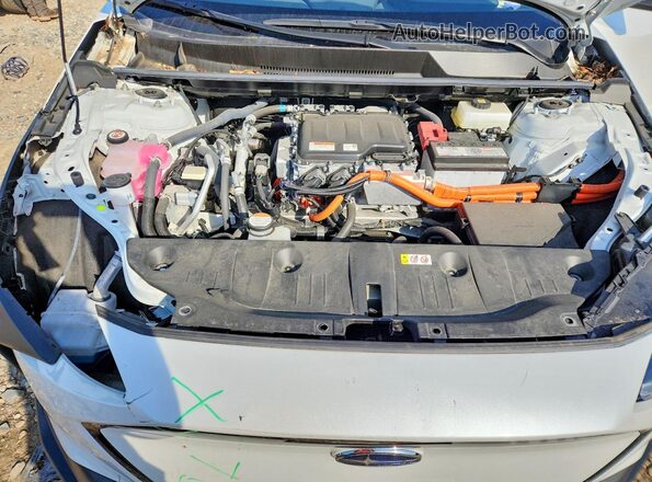 JTMABABA0PA018397 2023 SUBARU SOLTERRA White Vista del compartimento del motor