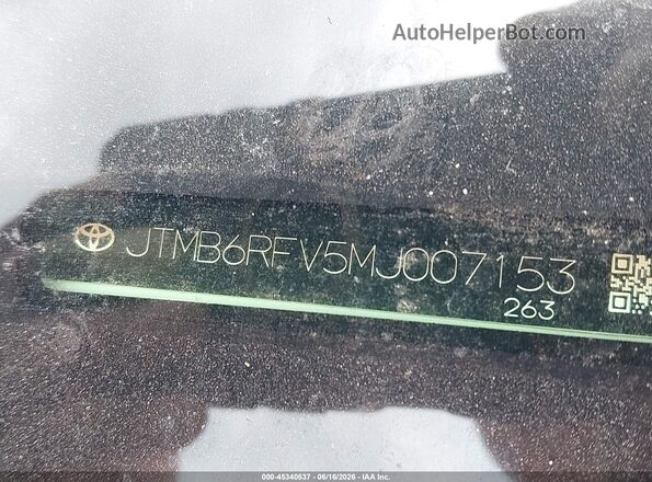 JTMB6RFV5MJ007153 2021 TOYOTA RAV4 HYBRID White Vista del compartimento del motor