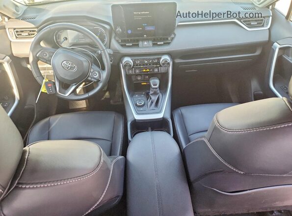 JTMB6RFV5SD166282 2025 TOYOTA RAV4 Silver Widok deski rozdzielczej