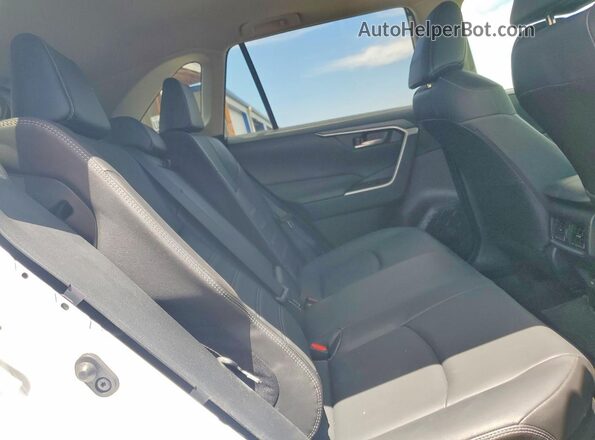 JTMB6RFVXRJ053777 2024 TOYOTA RAV4 White Սալոնի հետևի տեսք