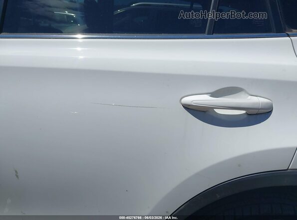 JTMBFREV0HJ708108 2017 TOYOTA RAV4 White 