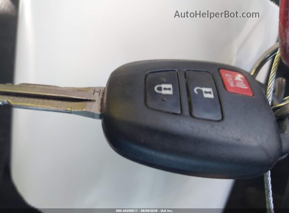 JTMBFREV1HJ704827 2017 TOYOTA RAV4 White Առջևի վահանակի տեսք