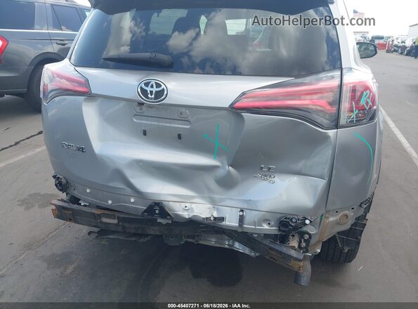 JTMBFREV2JJ211776 2018 TOYOTA RAV4 Серебряный Вид спереди