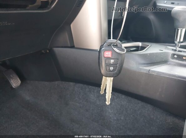 JTMBFREV3JD243425 2018 TOYOTA RAV4 Белый Вид панели приборов