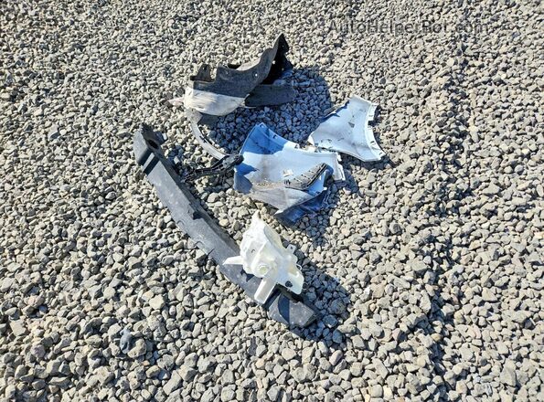JTMBFREV5JJ748318 2018 TOYOTA RAV4 White Widok naklejki z numerem VIN
