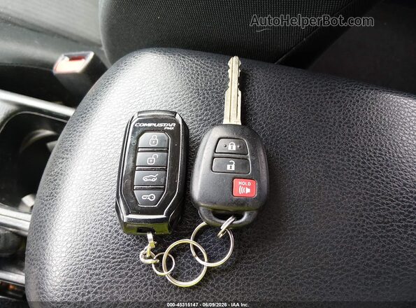 JTMBFREV6HJ131388 2017 TOYOTA RAV4 Gray Widok deski rozdzielczej