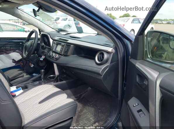 JTMBFREV7HJ710521 2017 TOYOTA RAV4 Синий Вид салона спереди