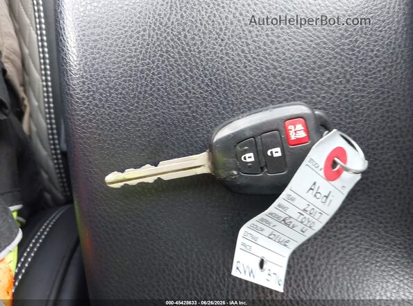 JTMBFREV7HJ710521 2017 TOYOTA RAV4 Синий Вид панели приборов