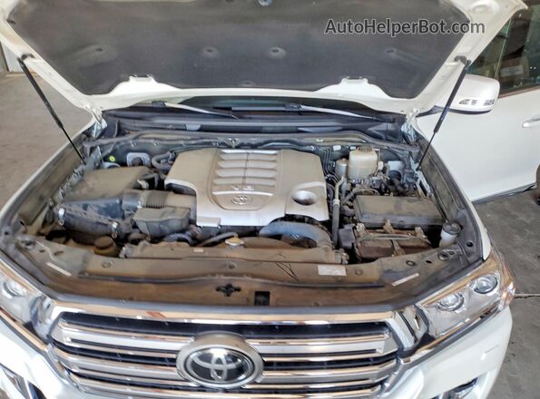 JTMCY7AJ6G4043735 2016 TOYOTA LAND White Engine compartment view