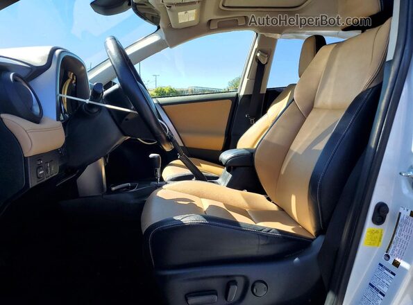 JTMDFREVXHJ136201 2017 TOYOTA RAV4 White Front interior view