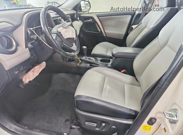 JTMDFREVXJJ731040 2018 TOYOTA RAV4 White Front interior view