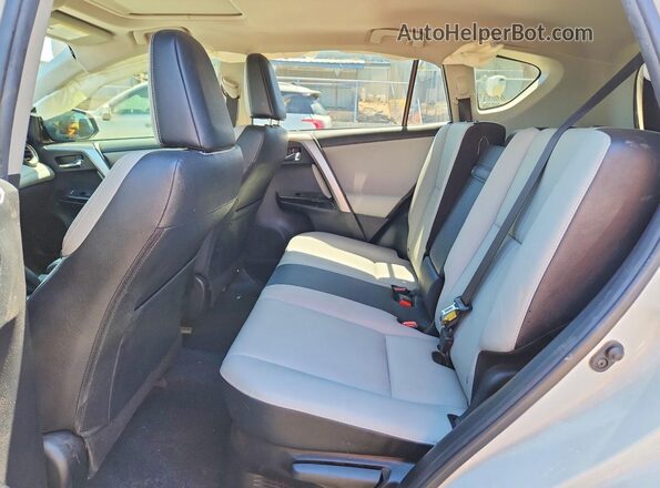 JTMDJREV2HD111192 2017 TOYOTA RAV4 Белый Вид задних сидений