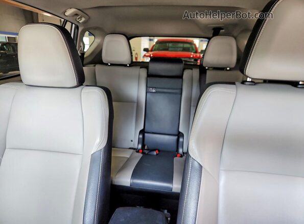JTMDJREV8HD112122 2017 TOYOTA RAV4 Silver Widok tylnych siedzeń