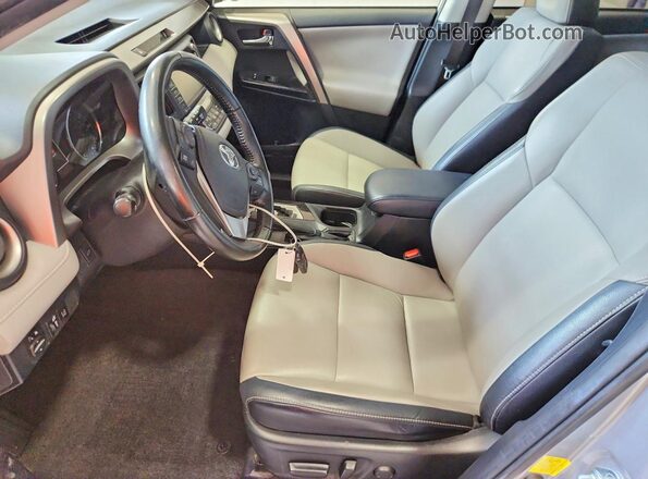 JTMDJREV8HD112122 2017 TOYOTA RAV4 Silver Widok wnętrza z przodu