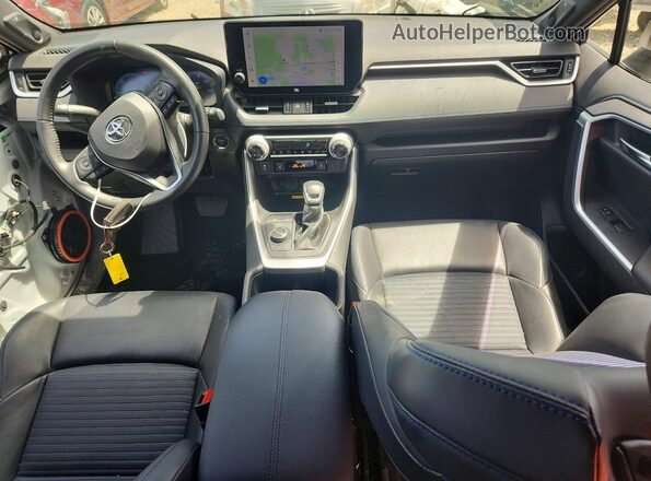 JTME6RFV5PD543875 2023 TOYOTA RAV4 White Vista del salpicadero