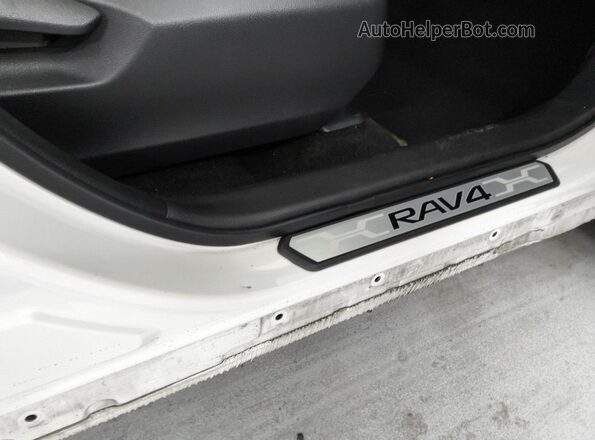 JTMEB3FV8MD007846 2021 TOYOTA RAV4 White 