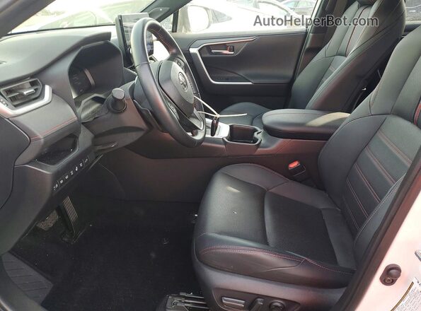 JTMFB3FV7RD233985 2024 TOYOTA RAV4 White Widok wnętrza z przodu