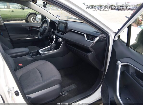 JTMH1RFV0KJ009530 2019 TOYOTA RAV4 White Front interior view