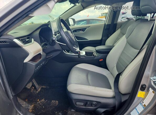 JTMN1RFV9MD072601 2021 TOYOTA RAV4 Silver Front interior view
