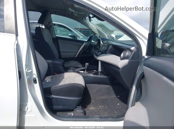 JTMRFREV0JJ746247 2018 TOYOTA RAV4 White Front interior view