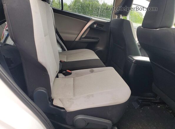 JTMRFREV2HD202065 2017 TOYOTA RAV4 White Widok tylnych siedzeń