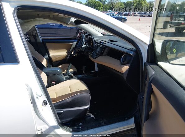 JTMRFREV2HJ105983 2017 TOYOTA RAV4 White Widok wnętrza z przodu