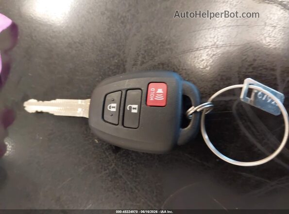 JTMRFREV2HJ105983 2017 TOYOTA RAV4 White Widok deski rozdzielczej