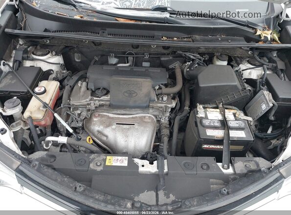 JTMRFREV2HJ143813 2017 TOYOTA RAV4 White Widok z tyłu