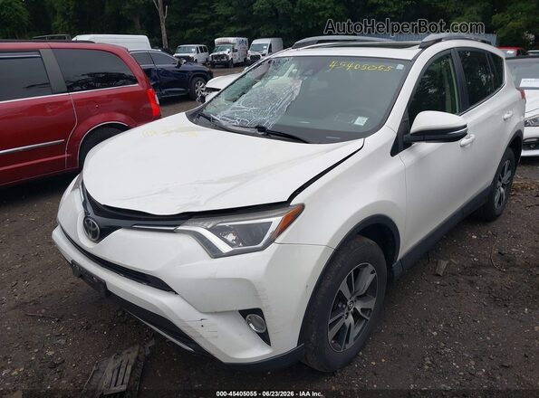 JTMRFREV2HJ143813 2017 TOYOTA RAV4 White Widok z przodu