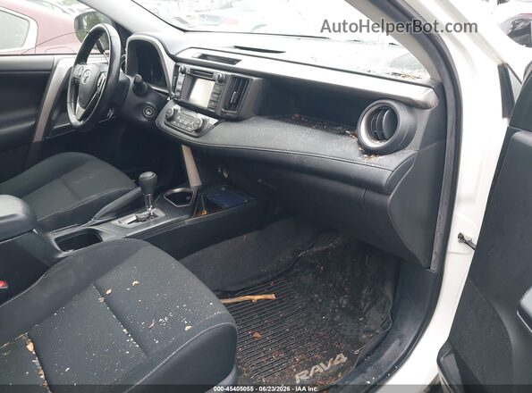 JTMRFREV2HJ143813 2017 TOYOTA RAV4 White Widok wnętrza z przodu