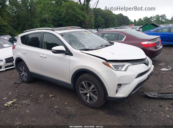 JTMRFREV2HJ143813 2017 TOYOTA RAV4 White Widok wnętrza z tyłu